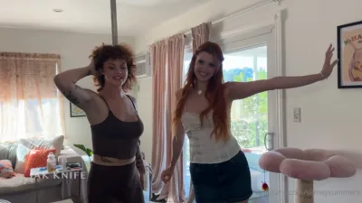 Onlyfans — Elly Clutch.Sidney Summers — SidneySummers EllyClutch — Threesome